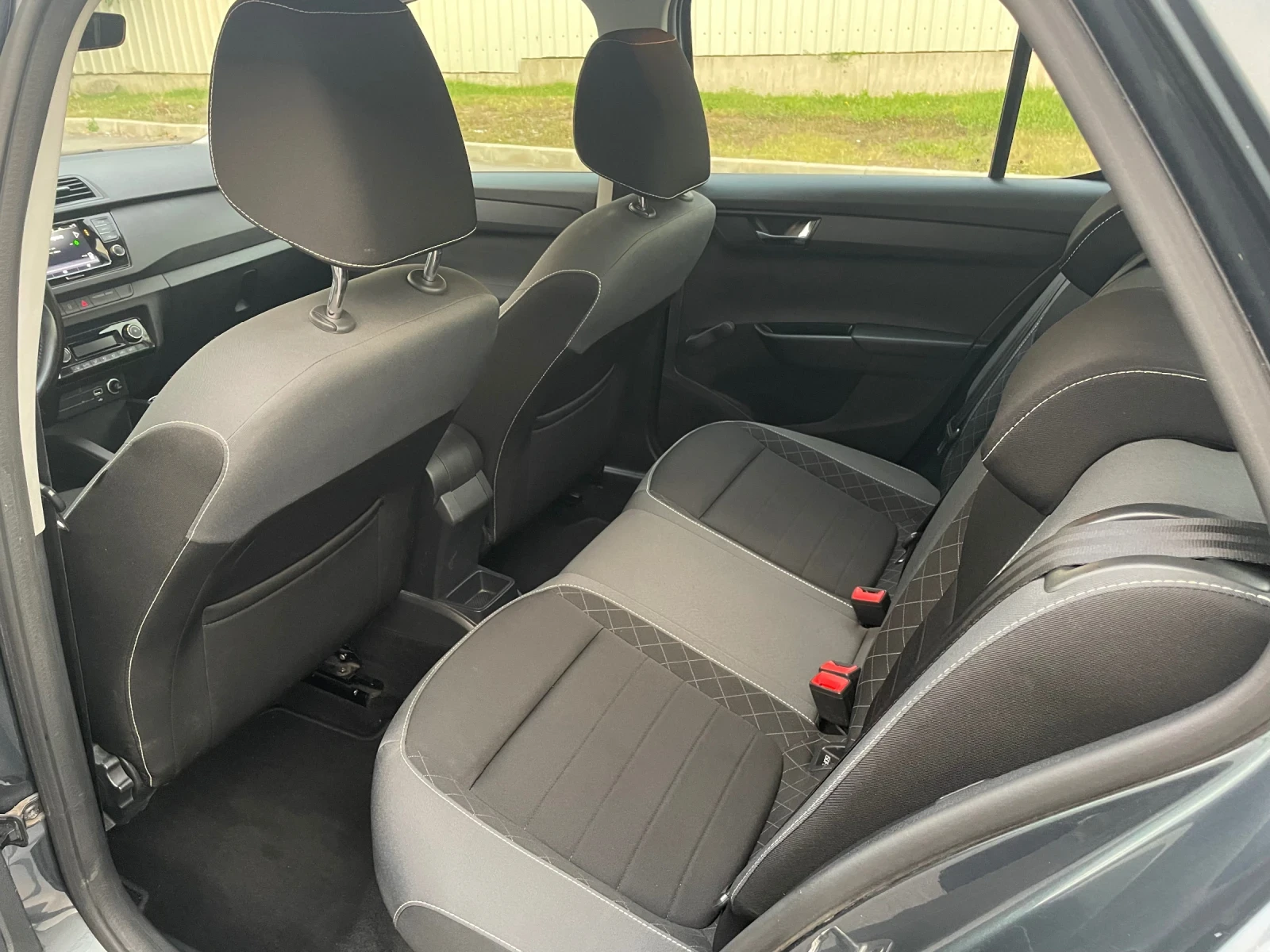 Skoda Fabia 1.0 МРI facelift , снимка 11 - Автомобили и джипове - 56309249