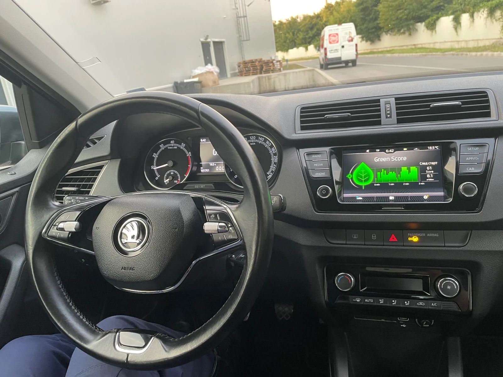 Skoda Fabia 1.0 МРI facelift , снимка 14 - Автомобили и джипове - 56309249