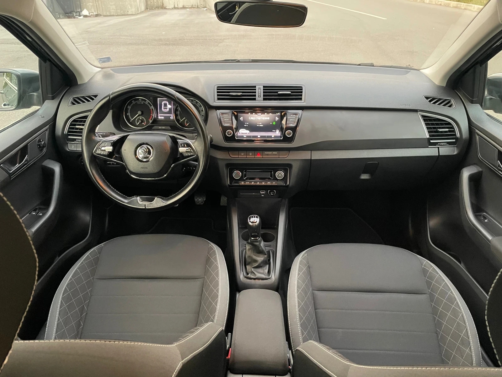 Skoda Fabia 1.0 МРI facelift , снимка 9 - Автомобили и джипове - 56309249