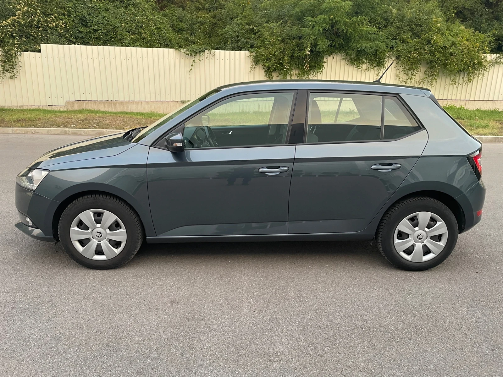 Skoda Fabia 1.0 МРI facelift , снимка 4 - Автомобили и джипове - 56309249