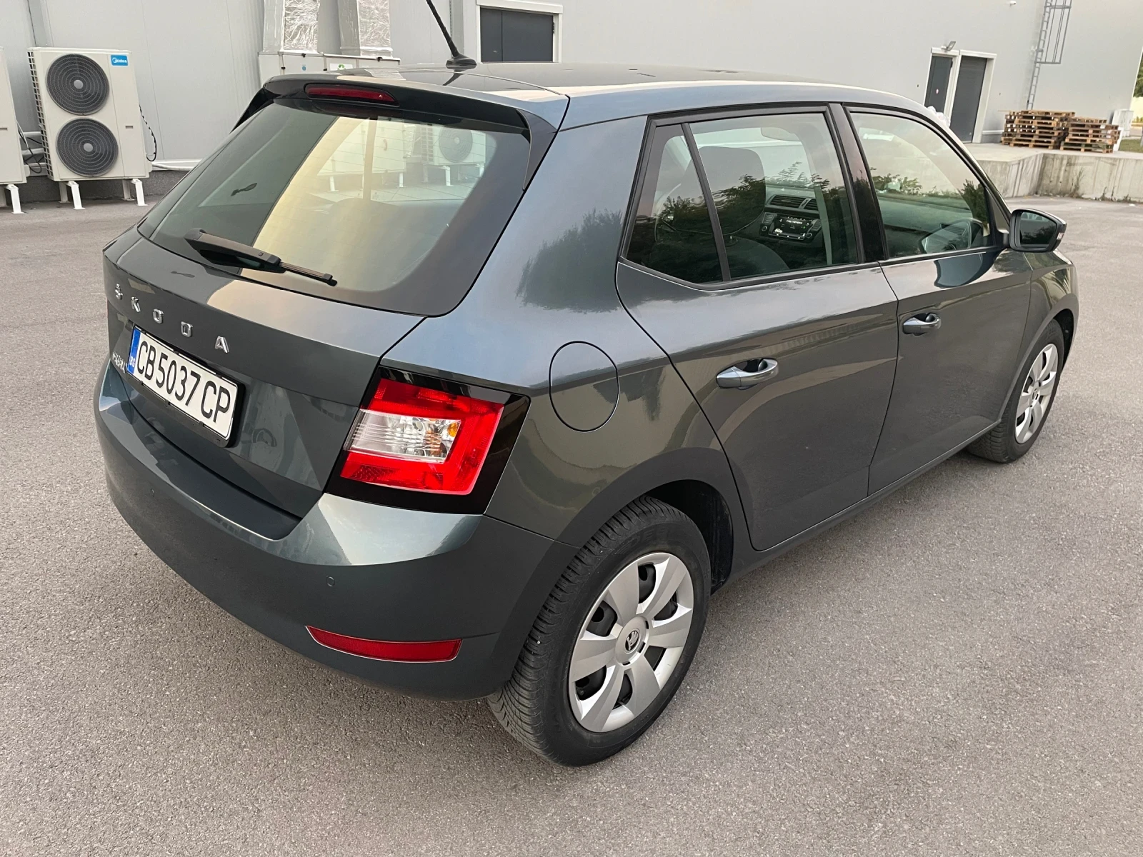 Skoda Fabia 1.0 МРI facelift , снимка 3 - Автомобили и джипове - 56309249