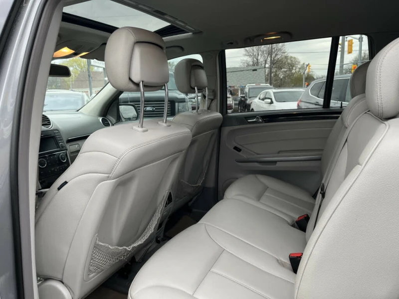 Mercedes-Benz GL 350 * АВТО КРЕДИТ* ЦЕНА ДО БГ * СЕРВИЗНА ИСТОРИЯ * , снимка 12 - Автомобили и джипове - 52577860