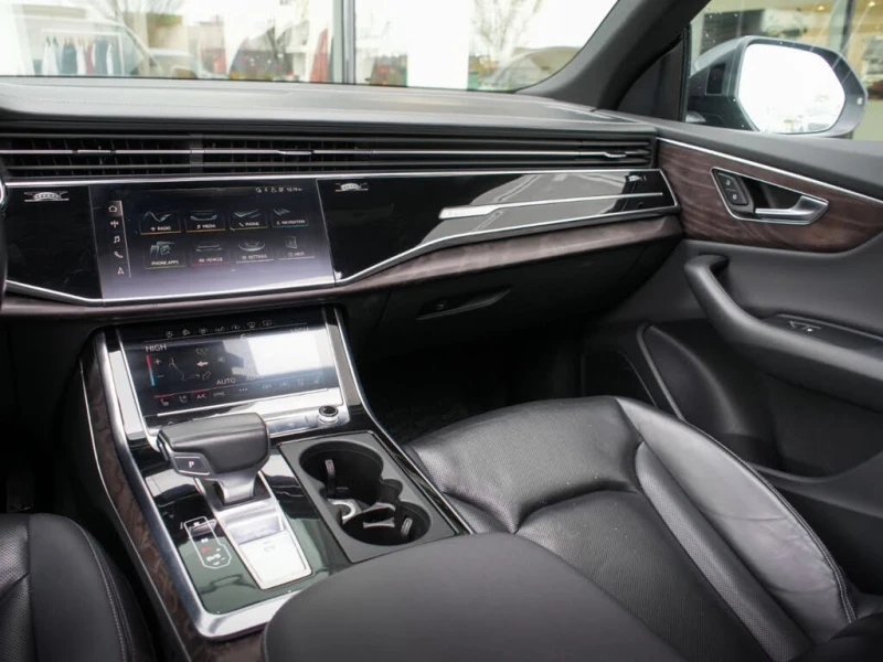 Audi Q8 QUATTRO * TECHNIK * PANO * М.ТОЧКА * ПОДГРЕВ , снимка 14 - Автомобили и джипове - 53396895