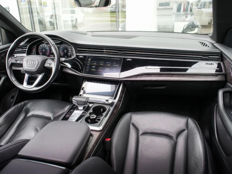 Audi Q8 QUATTRO * TECHNIK * PANO * М.ТОЧКА * ПОДГРЕВ , снимка 11 - Автомобили и джипове - 53396895