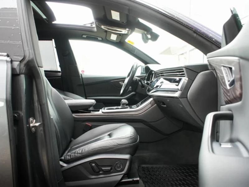 Audi Q8 QUATTRO * TECHNIK * PANO * М.ТОЧКА * ПОДГРЕВ , снимка 8 - Автомобили и джипове - 53396895