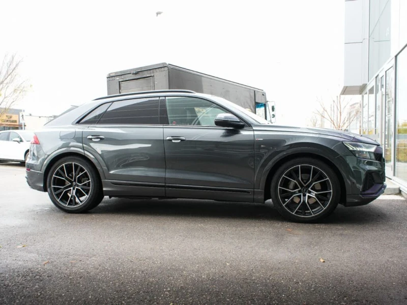 Audi Q8 QUATTRO * TECHNIK * PANO * М.ТОЧКА * ПОДГРЕВ , снимка 2 - Автомобили и джипове - 53396895
