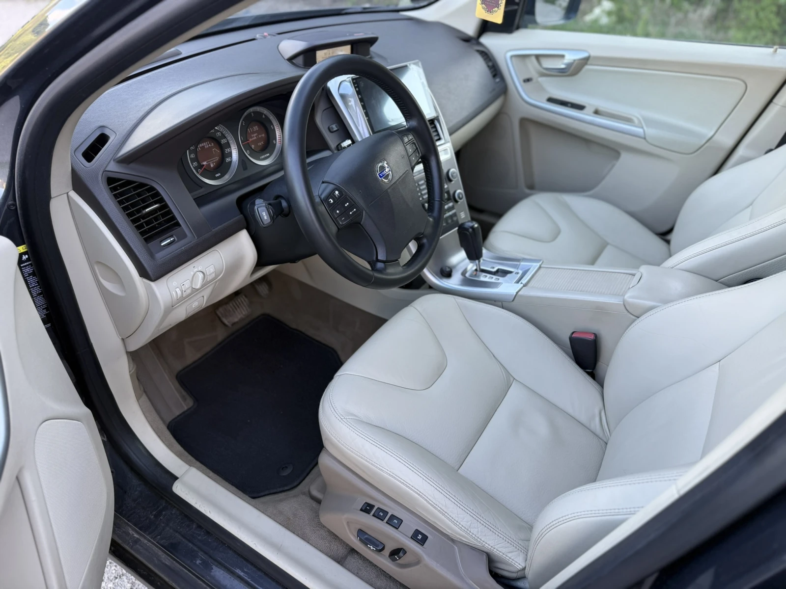 Volvo XC60 D5 Summum - изображение 9