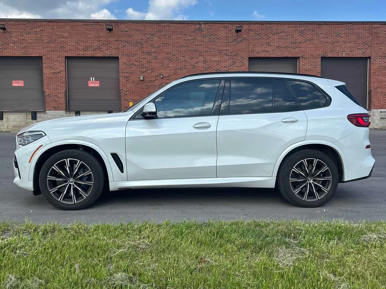 BMW X5 * xDrive40i * ПОДГРЕВИ * H/K * PANO * CARFAX, снимка 2 - Автомобили и джипове - 54621772