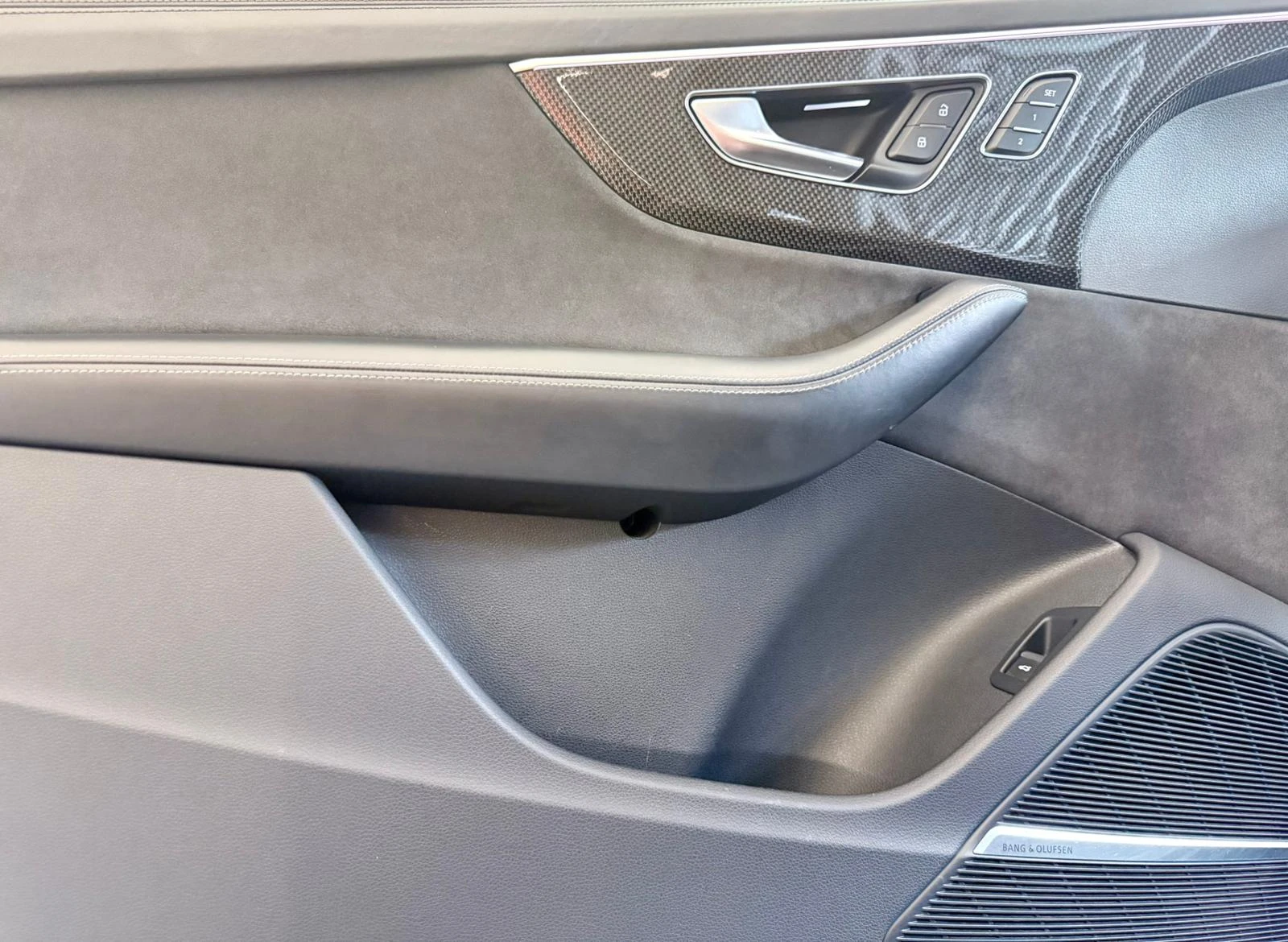 Audi SQ7 Quattro* Laser Matrix* Pano* 360* B&O* Лизинг, снимка 7 - Автомобили и джипове - 54932189