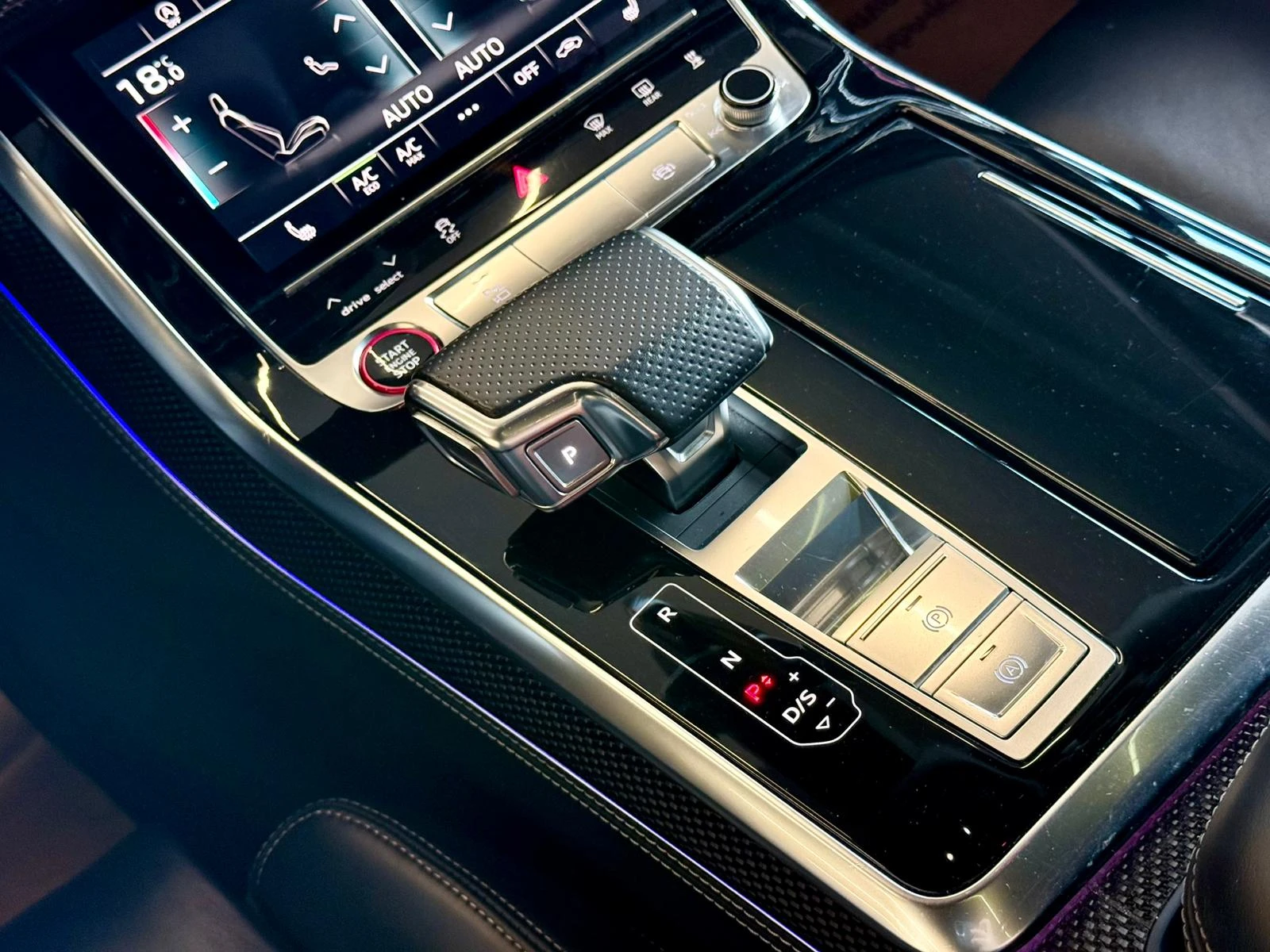 Audi SQ7 Quattro* Laser Matrix* Pano* 360* B&O* Лизинг, снимка 13 - Автомобили и джипове - 54932189