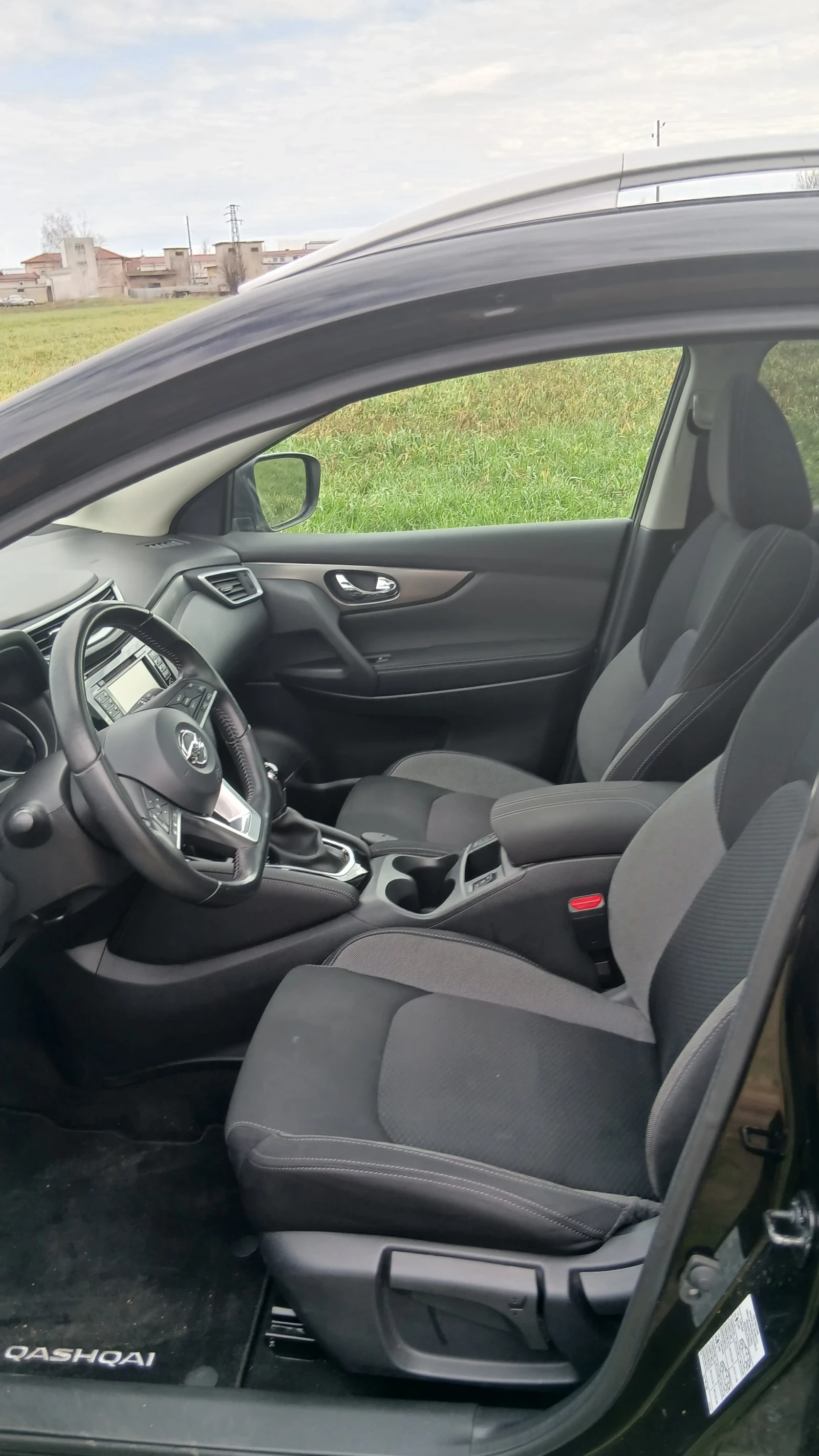 Nissan Qashqai, снимка 14 - Автомобили и джипове - 56038161