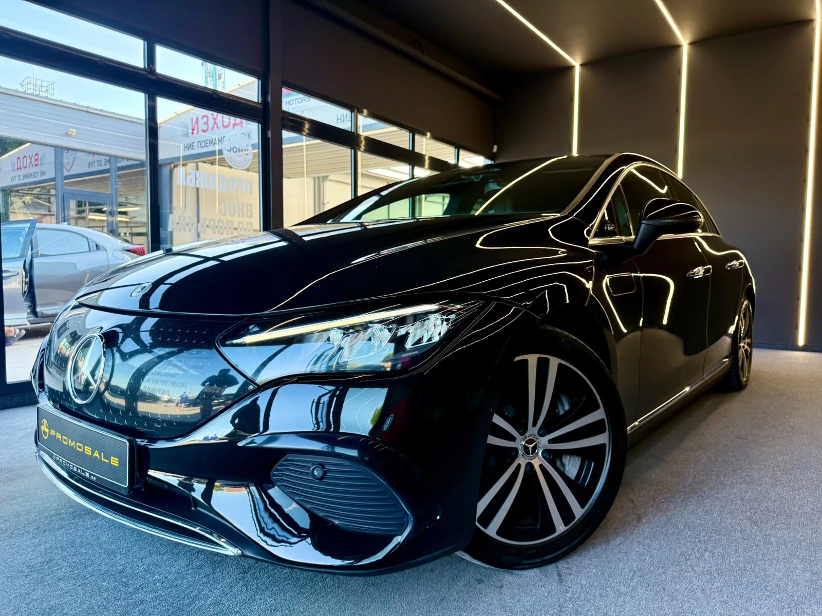 Mercedes-Benz EQE 350+ * 4M* Подгрев* Burm* ЛИЗИНГ , снимка 3 - Автомобили и джипове - 55494007