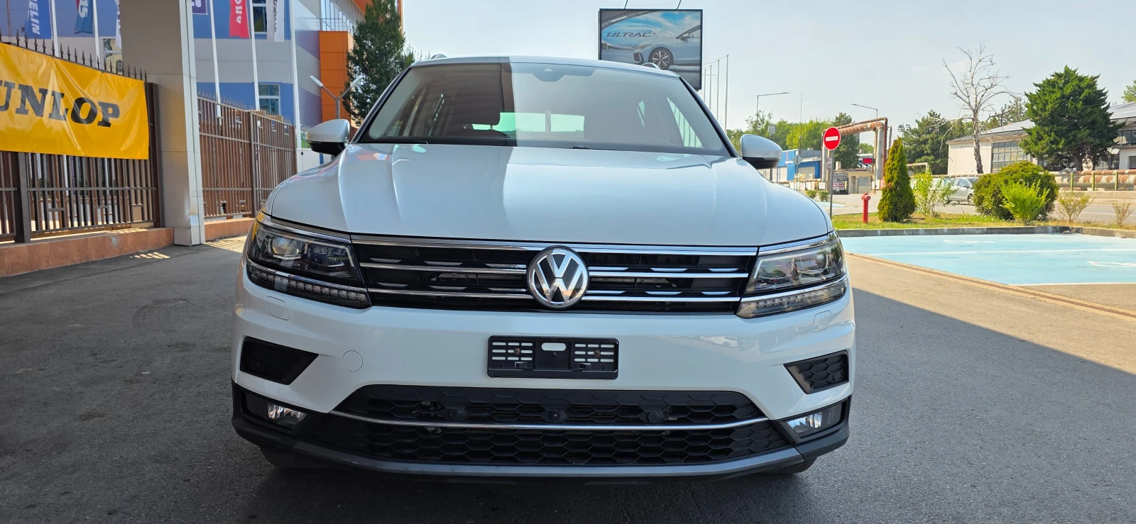 VW Tiguan 2.0TDI* 4MOTION* AVTOMAT* KEYLESS* DISTRONIC* SWIS, снимка 2 - Автомобили и джипове - 55930314