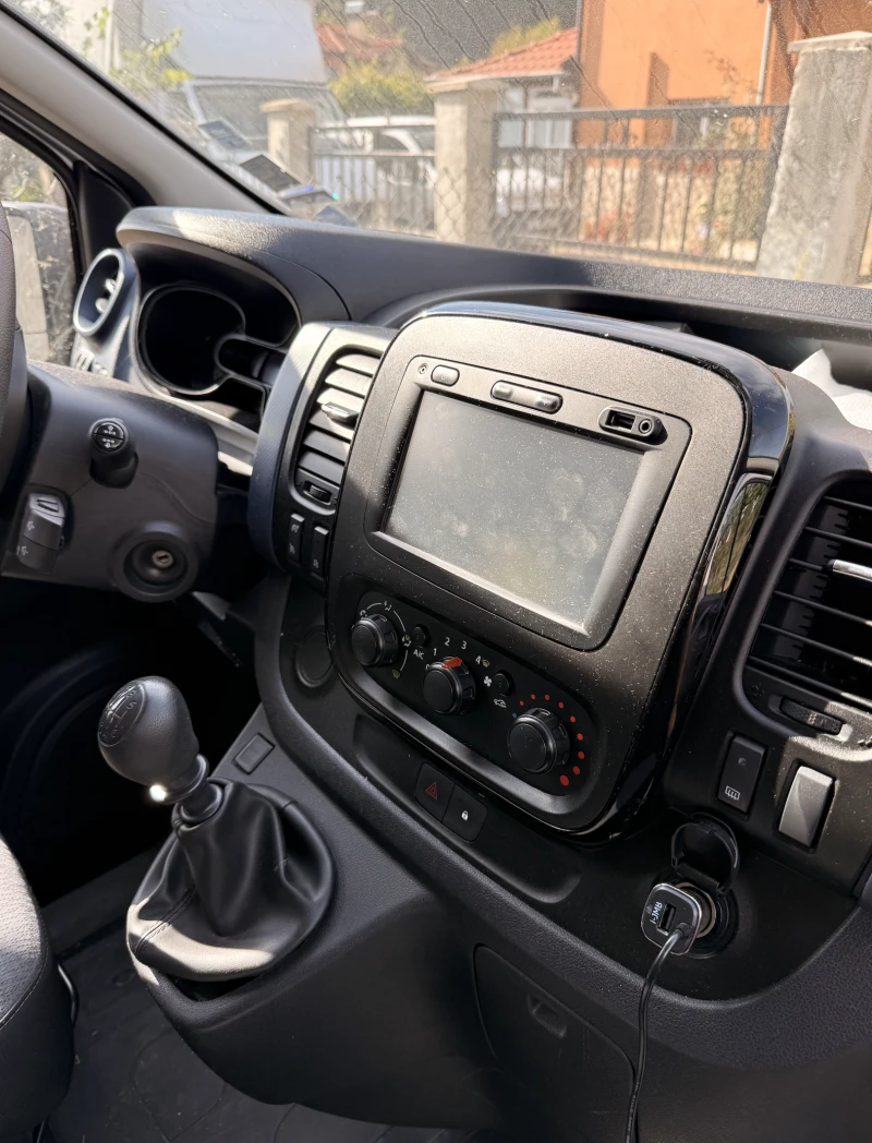 Opel Vivaro, снимка 4 - Бусове и автобуси - 53155238