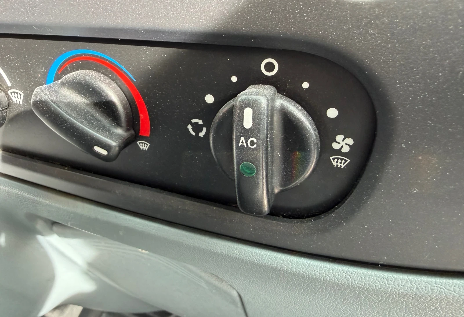 Ford Transit 2.2TDCi* Климатик* 8+ 1 места - изображение 4