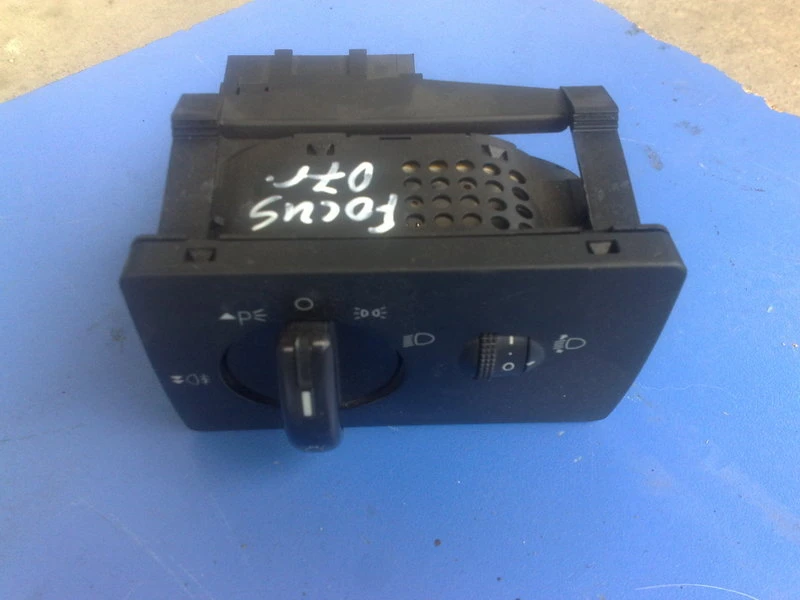 ключ фарове за Форд Фокус 1.6i 07г. автоматик (хечбек)