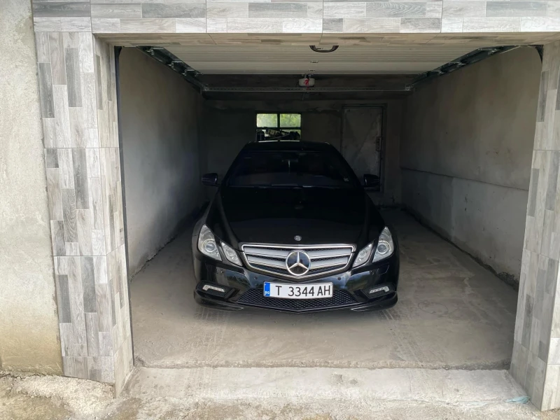 Mercedes-Benz E 350 Coupe V6 AMG PACK/PANO/ЛИЗИНГ, снимка 2 - Автомобили и джипове - 52319987