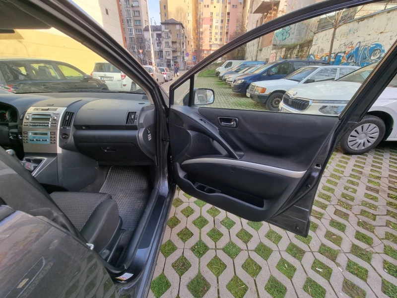 Toyota Corolla verso 1.8, снимка 13 - Автомобили и джипове - 52731674