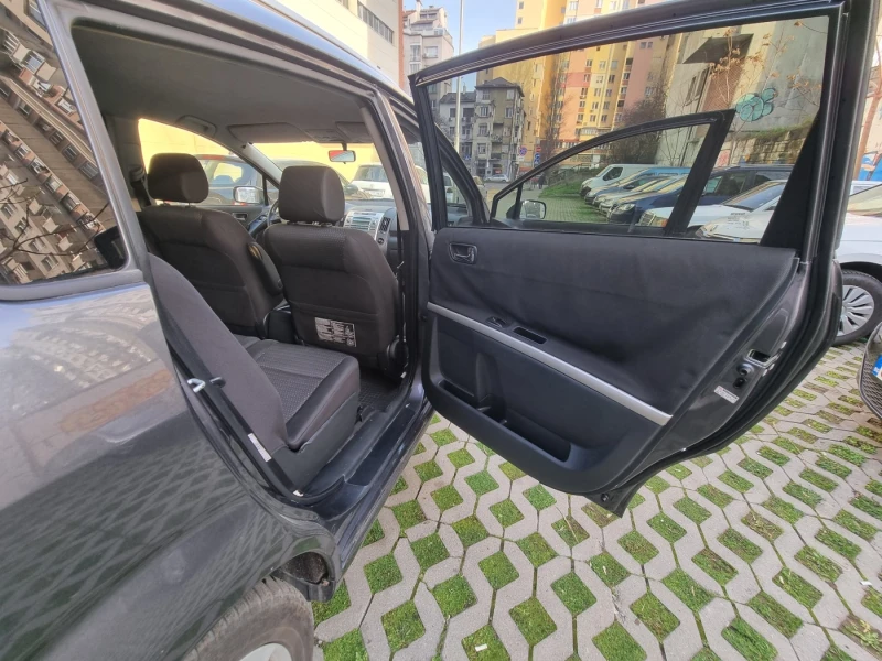 Toyota Corolla verso 1.8, снимка 12 - Автомобили и джипове - 52731674