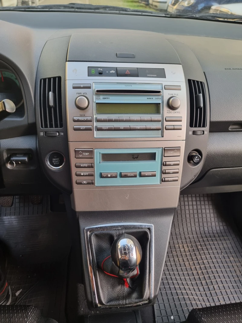 Toyota Corolla verso 1.8, снимка 7 - Автомобили и джипове - 52731674