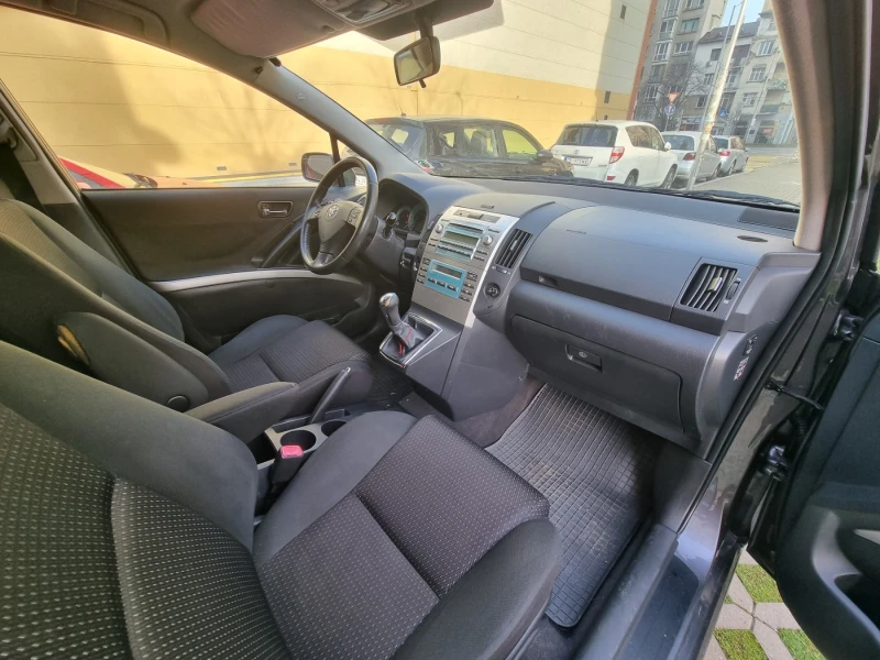 Toyota Corolla verso 1.8, снимка 14 - Автомобили и джипове - 52731674