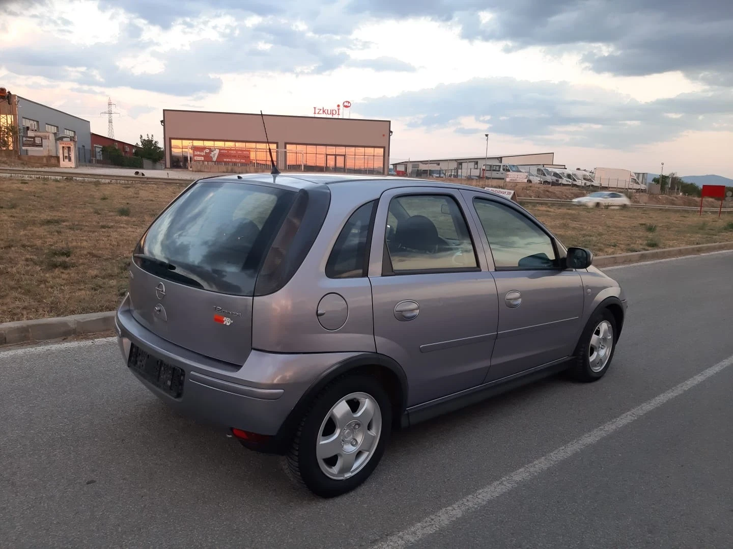 Opel Corsa 1.2 климатроник 4 цилиндара - изображение 7