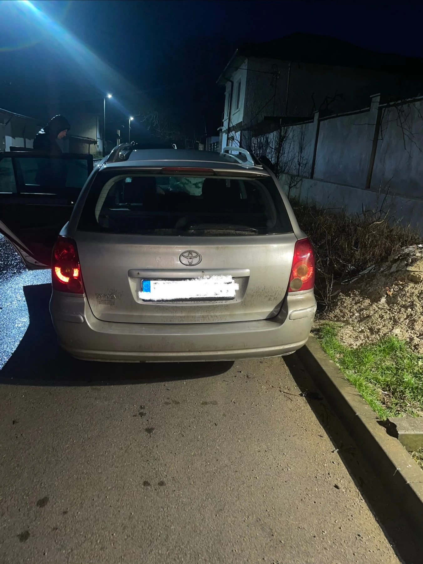 Toyota Avensis 2.0 116 к.с. D4D - изображение 8