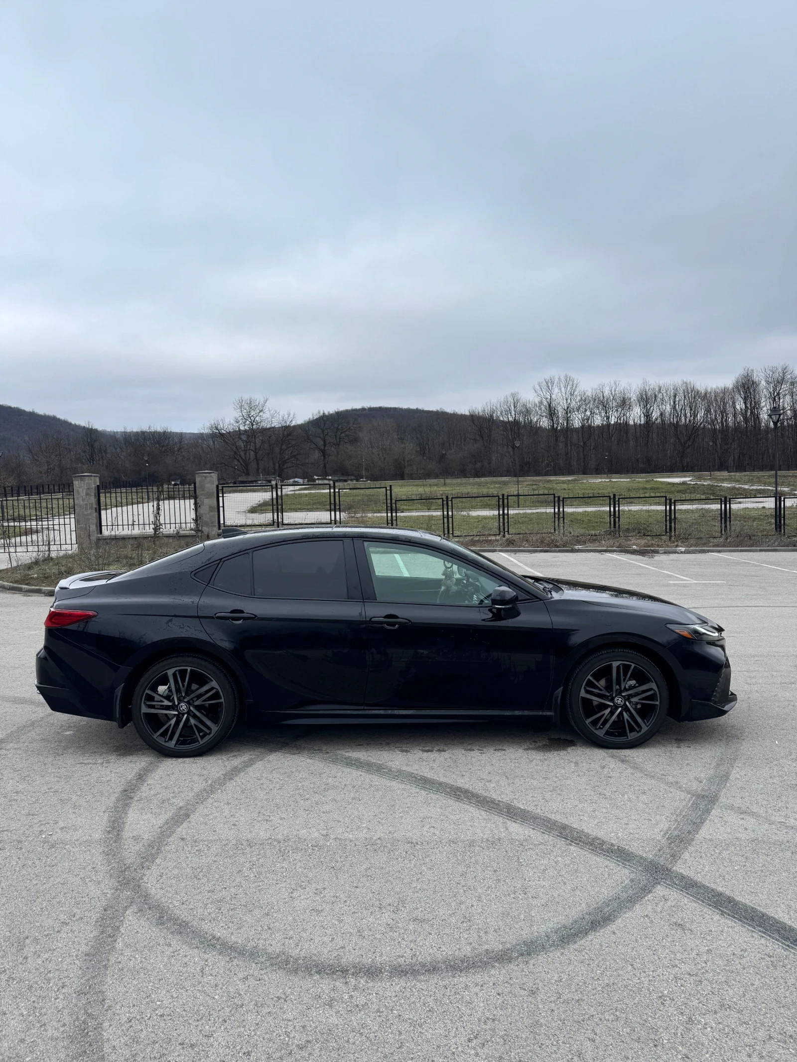 Toyota Camry XSE 2.5 Hybrid 4WD  - изображение 2