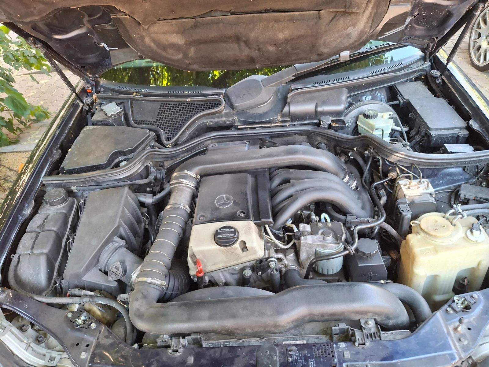 Mercedes-Benz E 250, снимка 2 - Автомобили и джипове - 54356817