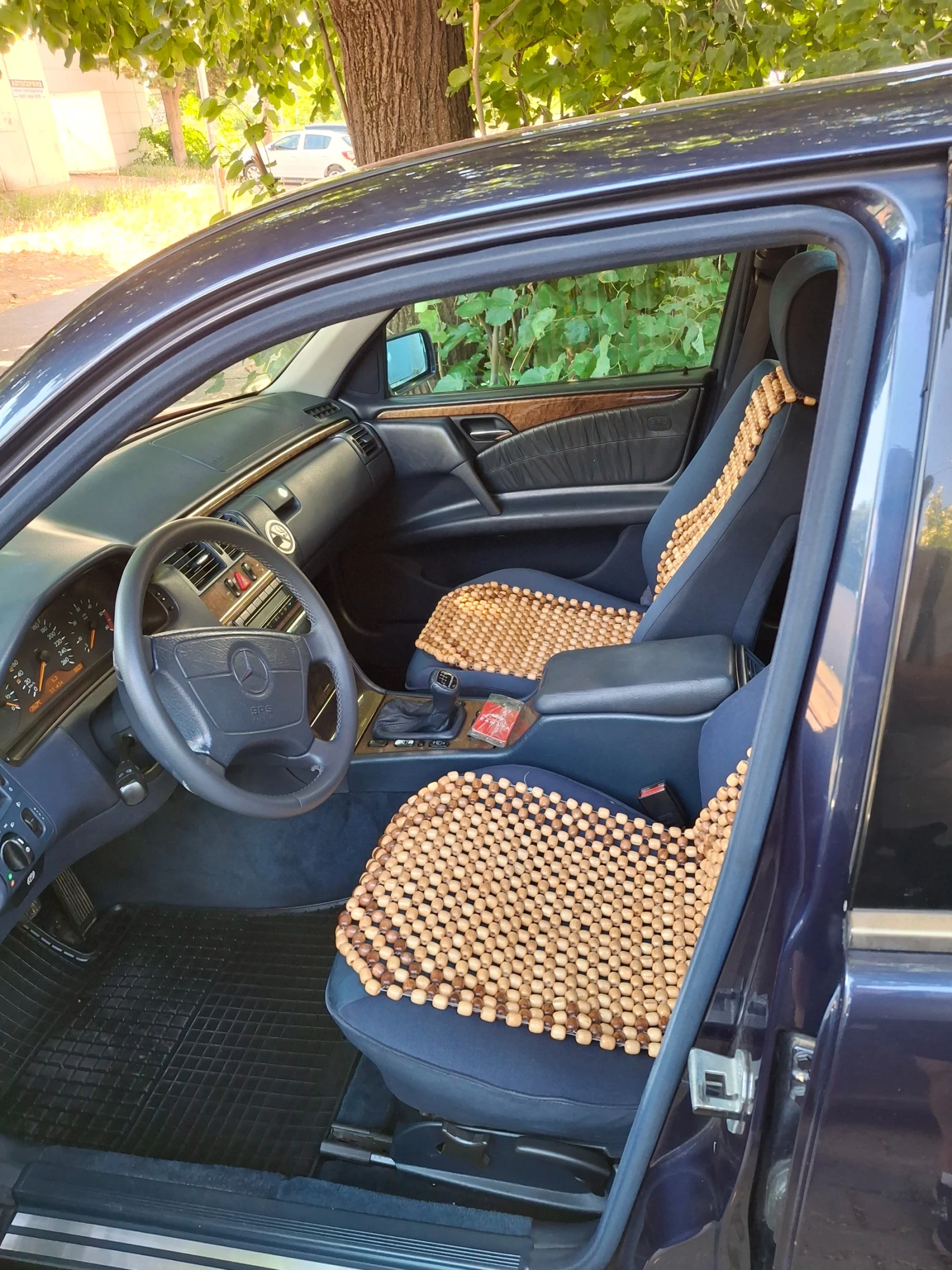 Mercedes-Benz E 250, снимка 10 - Автомобили и джипове - 54356817