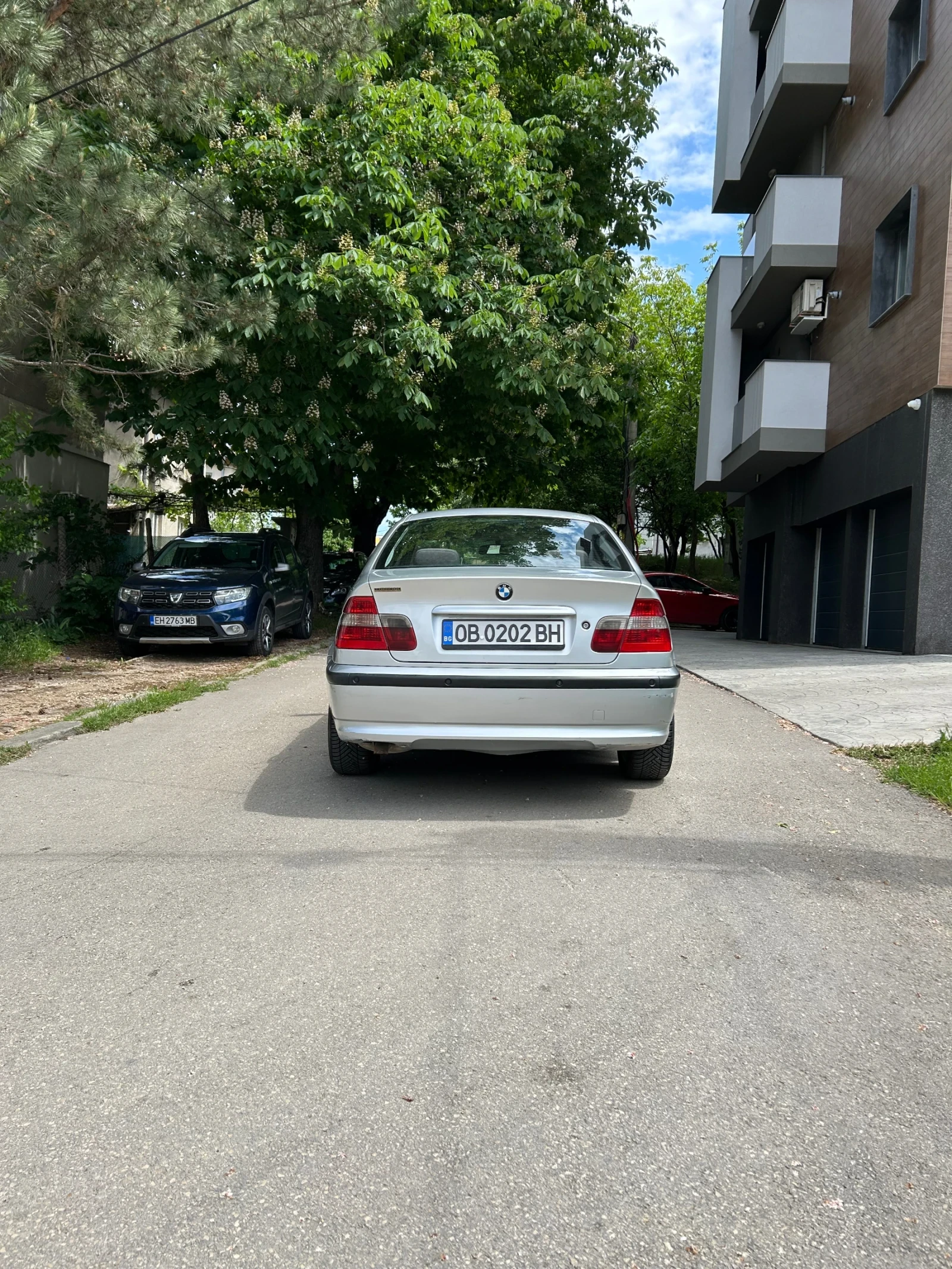BMW 320 Facelift 5ск, снимка 4 - Автомобили и джипове - 54573241