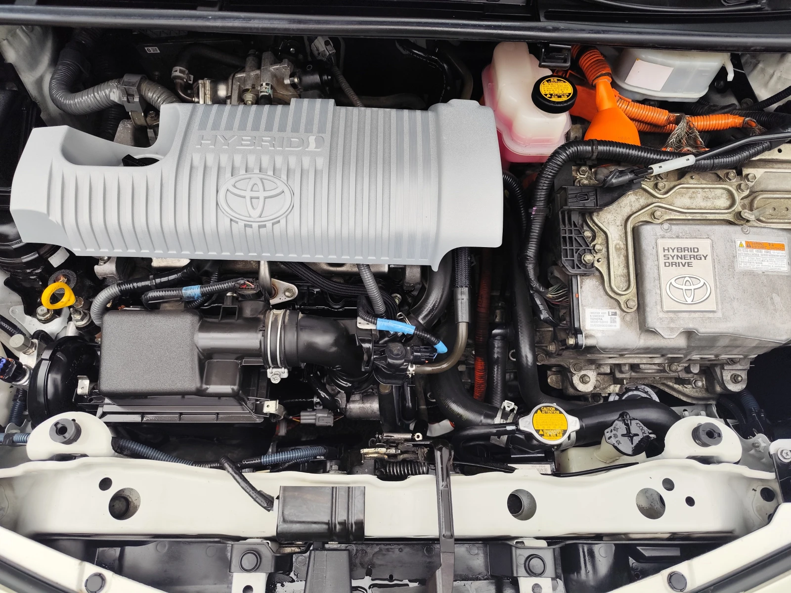 Toyota Yaris 1.5i* HYBRID SYNERGY DRIVE* АВТОМАТИК* LED* CAMERA, снимка 14 - Автомобили и джипове - 54643835