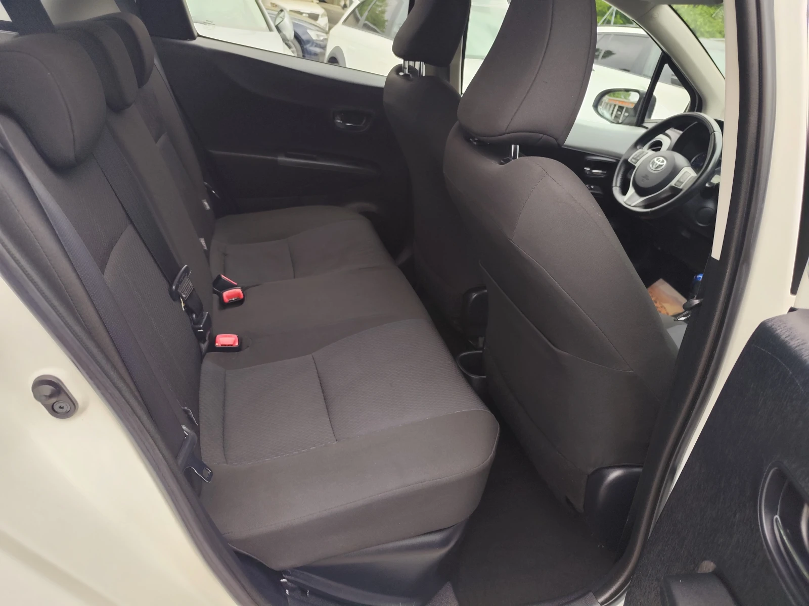 Toyota Yaris 1.5i* HYBRID SYNERGY DRIVE* АВТОМАТИК* LED* CAMERA, снимка 11 - Автомобили и джипове - 54643835