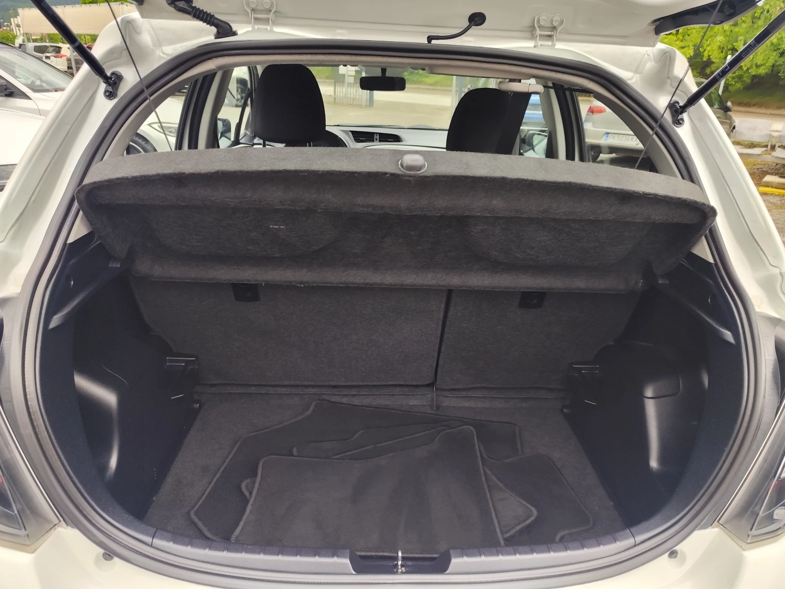 Toyota Yaris 1.5i* HYBRID SYNERGY DRIVE* АВТОМАТИК* LED* CAMERA, снимка 13 - Автомобили и джипове - 54643835