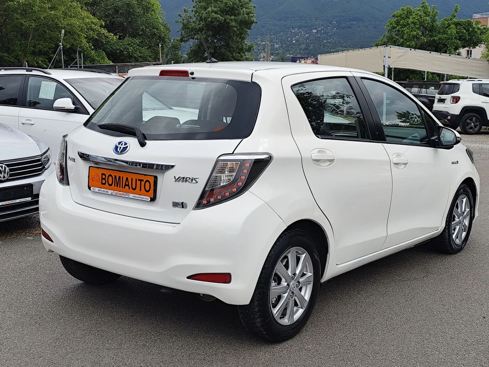 Toyota Yaris 1.5i* HYBRID SYNERGY DRIVE* АВТОМАТИК* LED* CAMERA, снимка 4 - Автомобили и джипове - 54643835