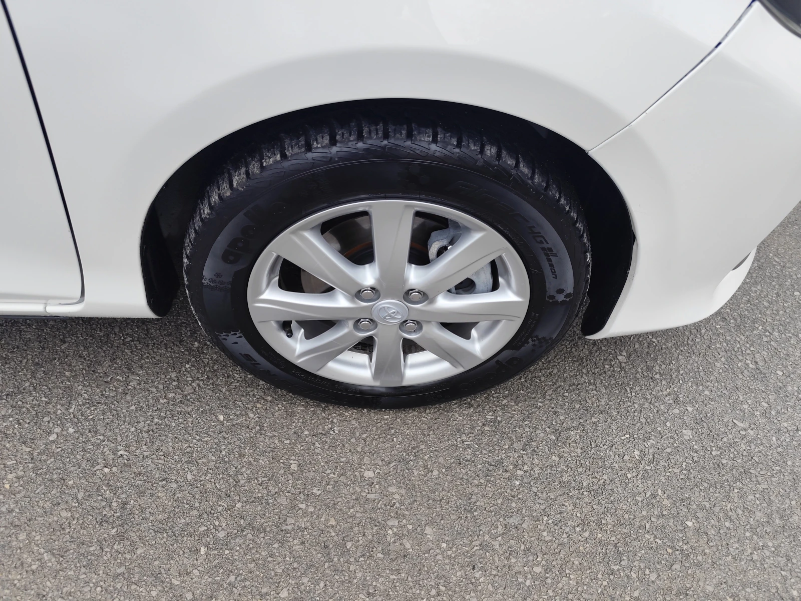 Toyota Yaris 1.5i* HYBRID SYNERGY DRIVE* АВТОМАТИК* LED* CAMERA, снимка 16 - Автомобили и джипове - 54643835