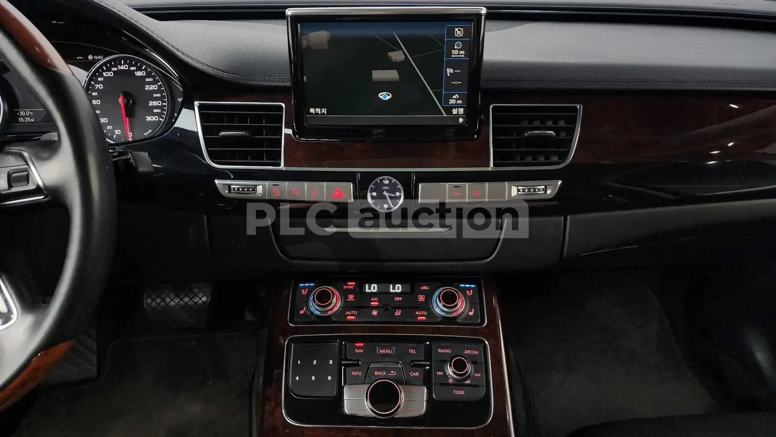 Audi A8 3.0TDI QUATTRO/EКРАНИ/360КАМ/ПАНОРАМА/, снимка 12 - Автомобили и джипове - 54969693