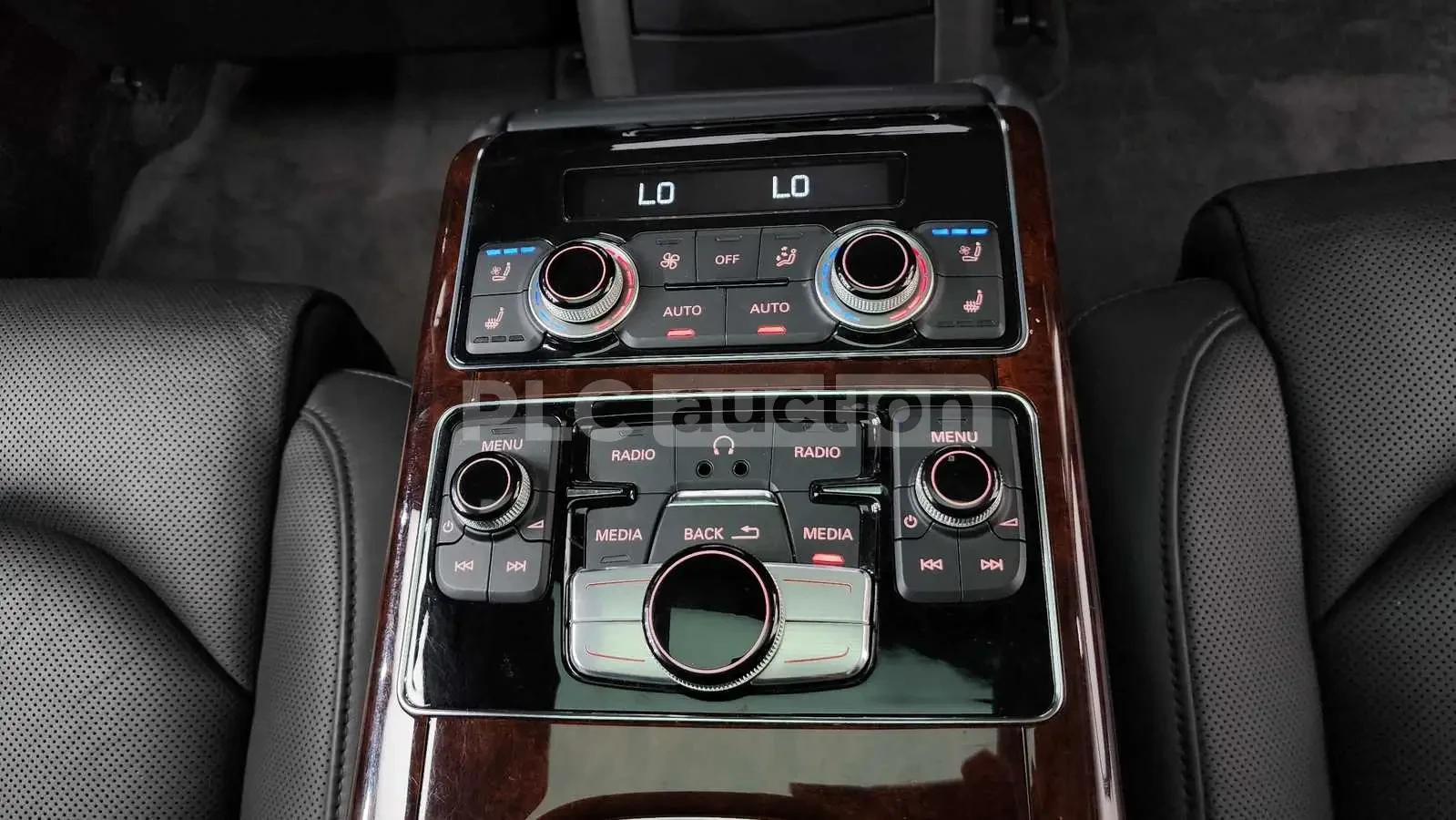 Audi A8 3.0TDI QUATTRO/EКРАНИ/360КАМ/ПАНОРАМА/, снимка 13 - Автомобили и джипове - 54969693