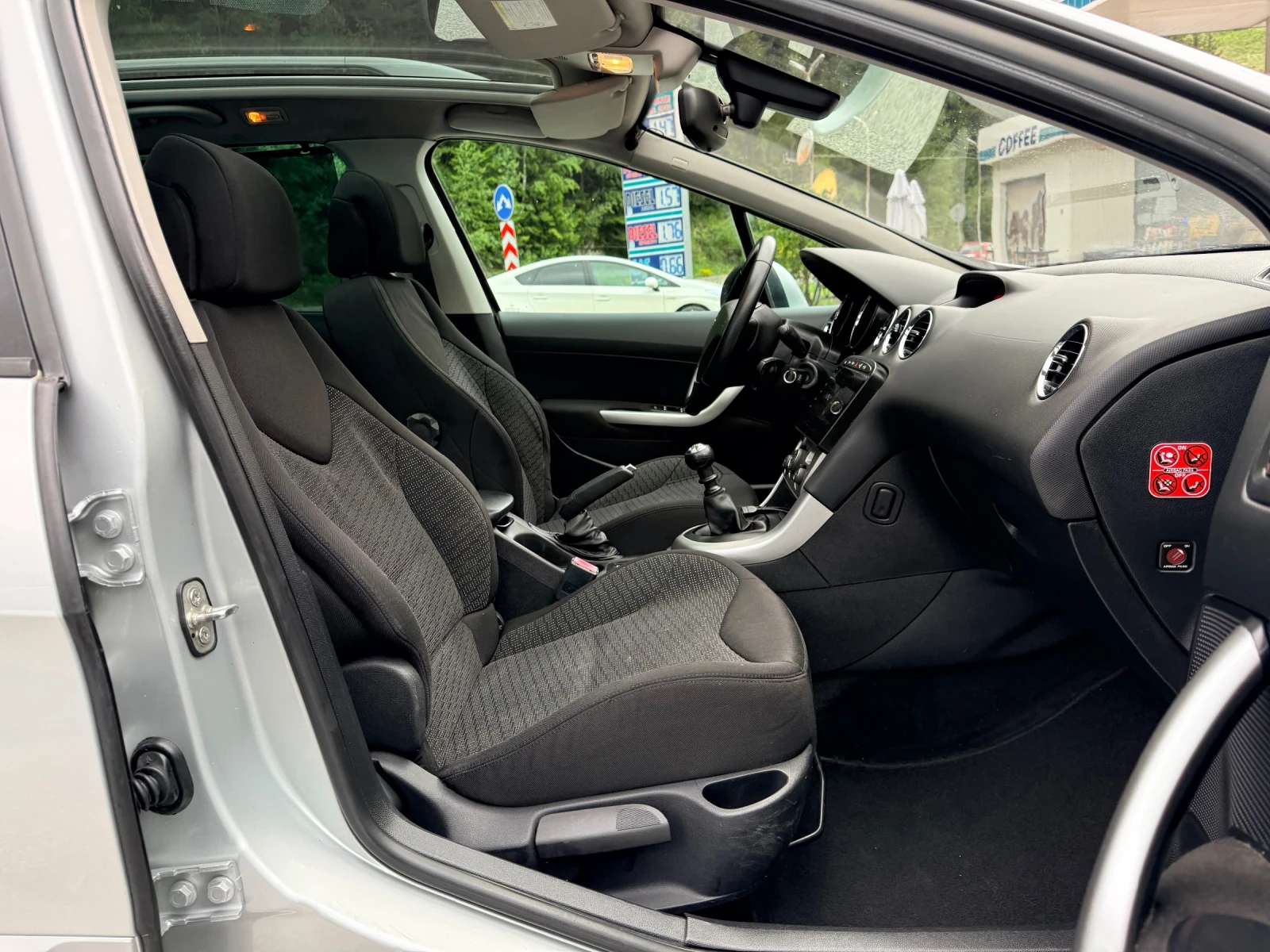 Peugeot 308 7-местна* ПАНОРАМА* Android* ТЕГЛИЧ* ЩОРИ* 3 КЛЮЧА, снимка 8 - Автомобили и джипове - 55139295