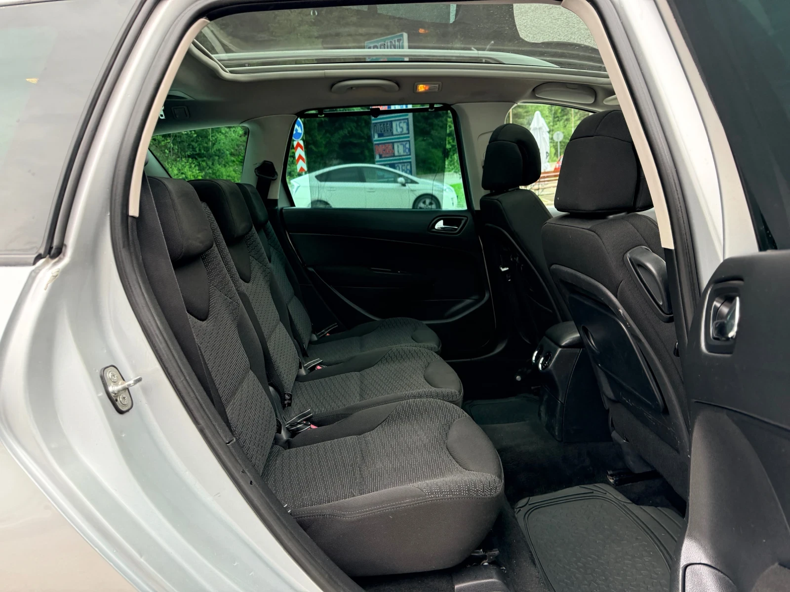 Peugeot 308 7-местна* ПАНОРАМА* Android* ТЕГЛИЧ* ЩОРИ* 3 КЛЮЧА, снимка 9 - Автомобили и джипове - 55139295