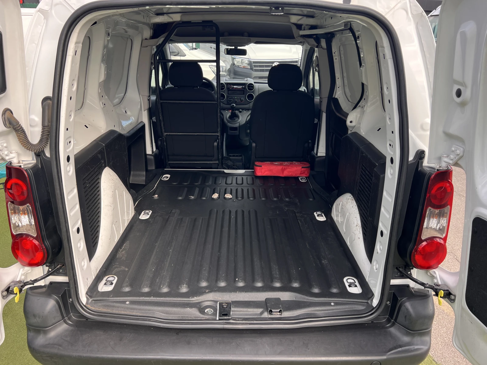 Citroen Berlingo VAN/1.6BlueHDi/75К.С./5МТ/N1, снимка 14 - Автомобили и джипове - 55142232