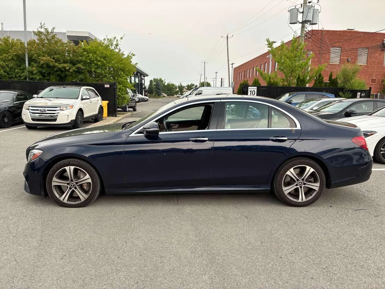 Mercedes-Benz E 450 4MATIC * ГЛАВНО ПРЕДСТАВИТЕЛСТВО НА MERCEDES* , снимка 3 - Автомобили и джипове - 55293818