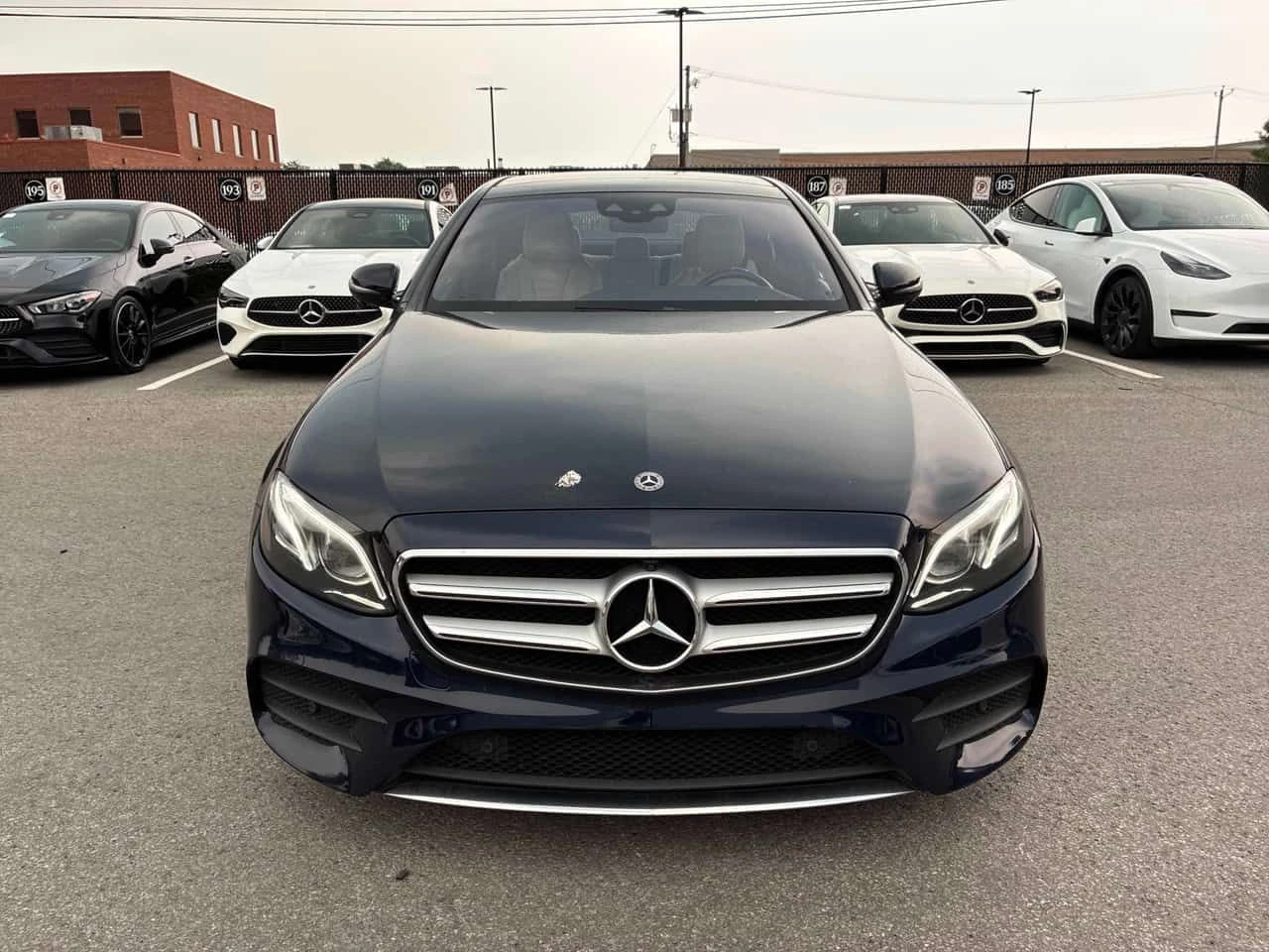 Mercedes-Benz E 450 4MATIC * ГЛАВНО ПРЕДСТАВИТЕЛСТВО НА MERCEDES* , снимка 2 - Автомобили и джипове - 55293818