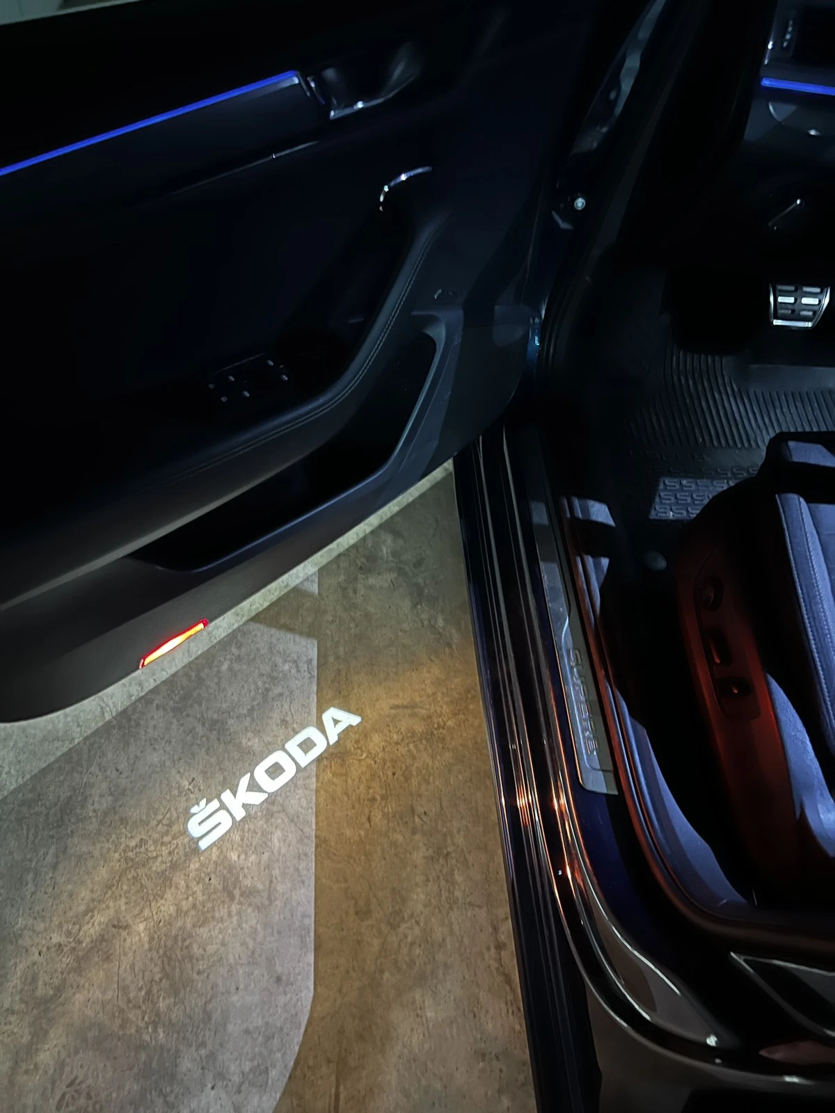 Skoda Superb Scout, снимка 13 - Автомобили и джипове - 55609681