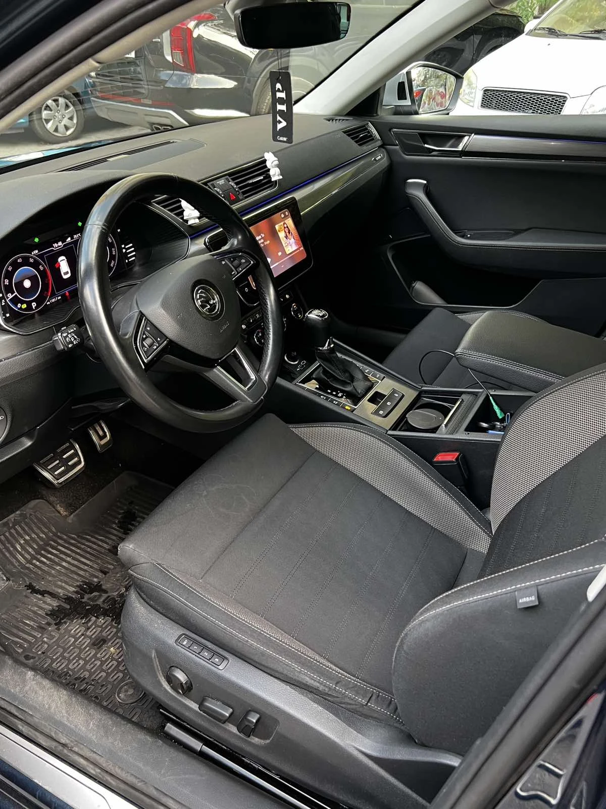 Skoda Superb Scout, снимка 8 - Автомобили и джипове - 55609681