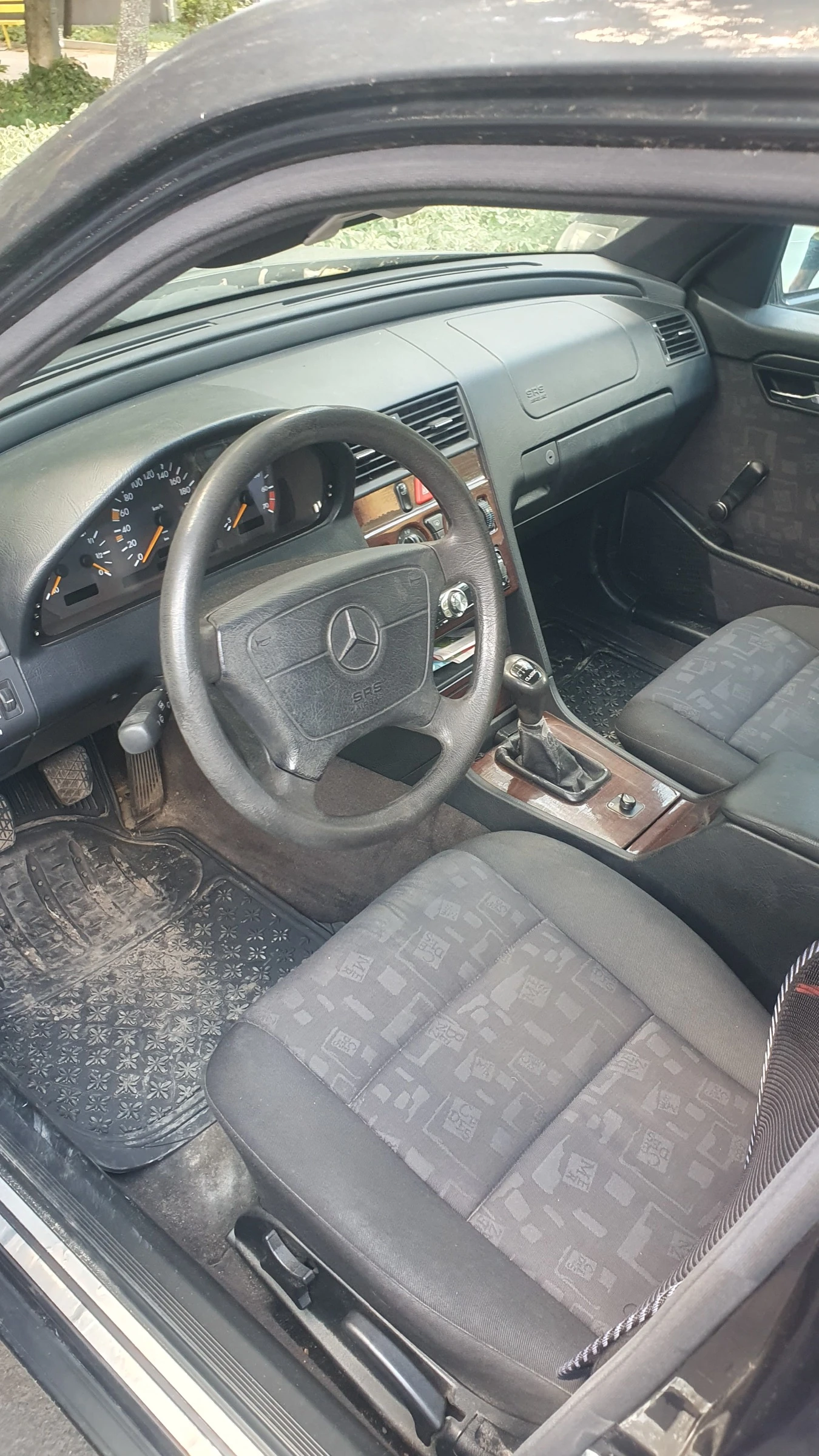 Mercedes-Benz C 180, снимка 6 - Автомобили и джипове - 56416163