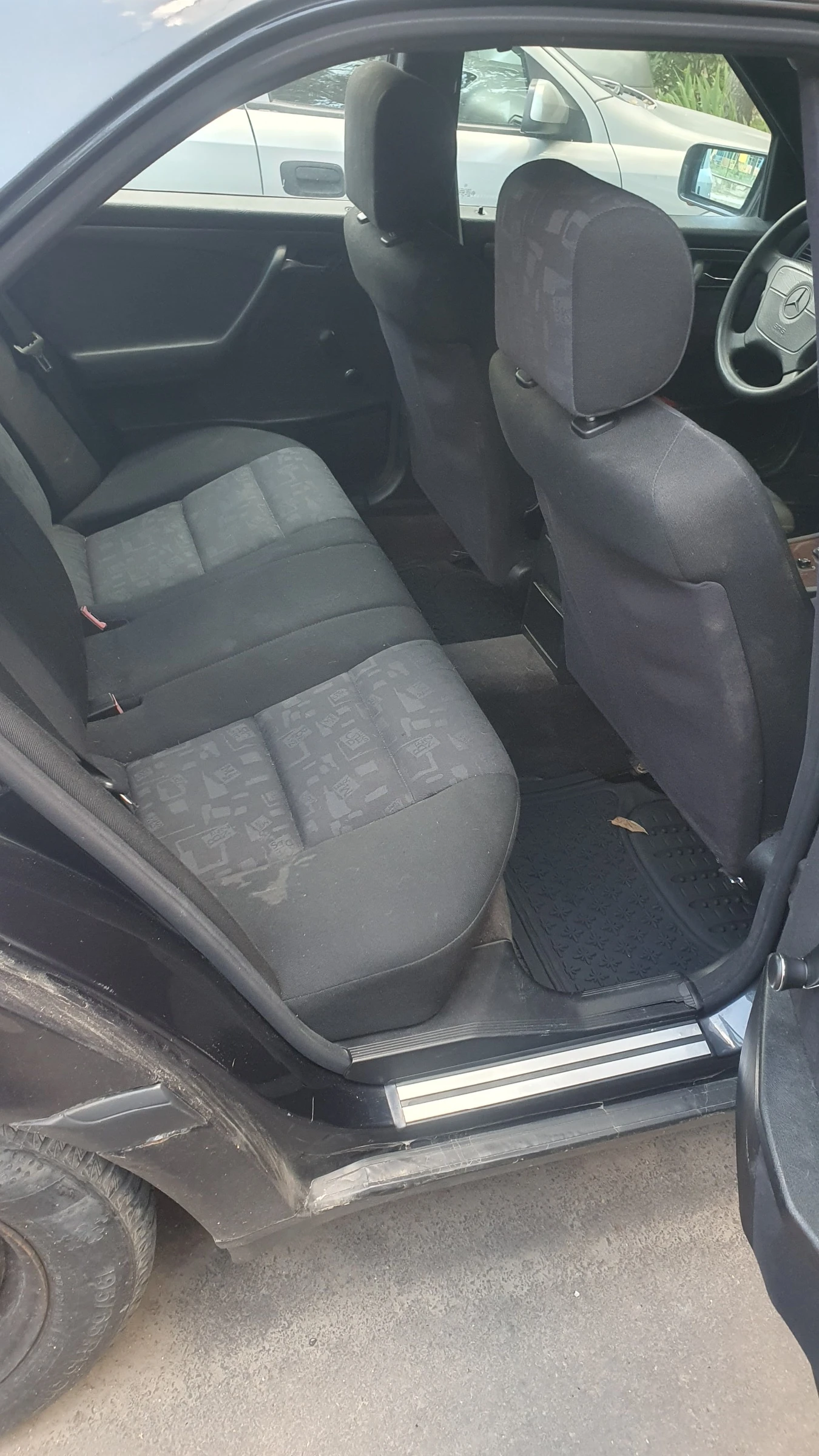 Mercedes-Benz C 180, снимка 5 - Автомобили и джипове - 56416163