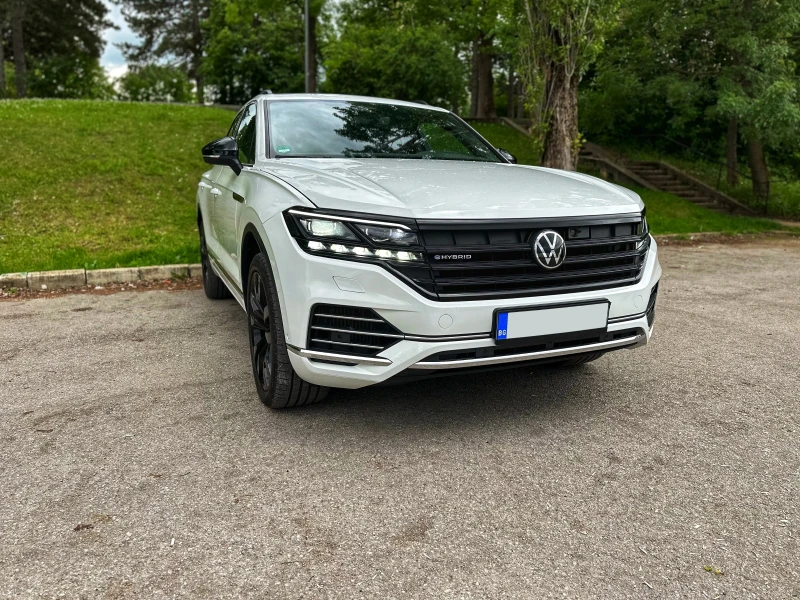 VW Touareg eHybrid Elegance , снимка 1 - Автомобили и джипове - 47135779