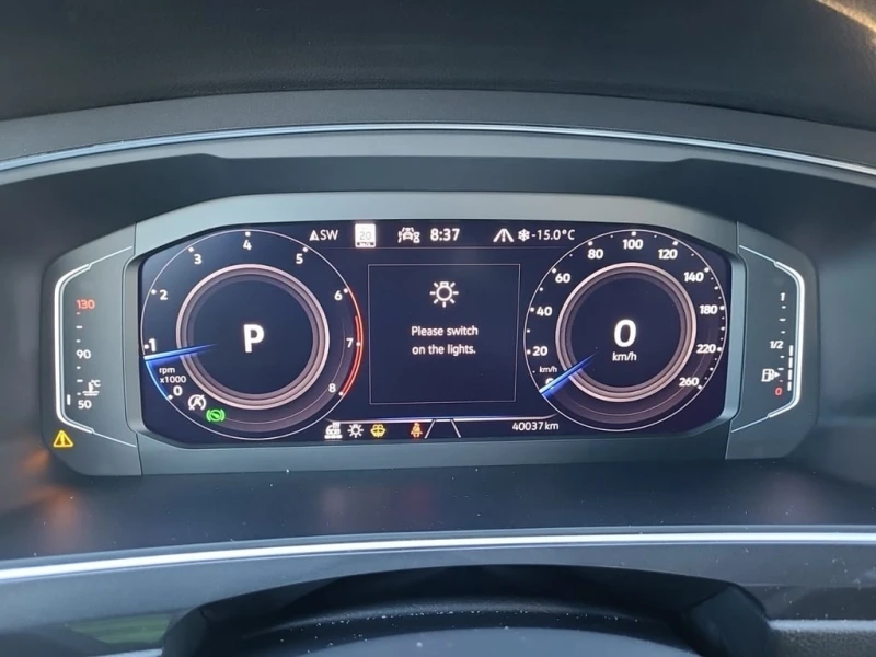 VW Tiguan / Highline R Line / ОБДУХВАНЕ / ДВА КЛЮЧА / CARFAX, снимка 10 - Автомобили и джипове - 53339968