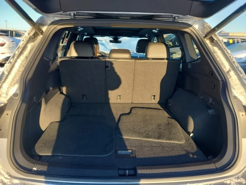VW Tiguan / Highline R Line / ОБДУХВАНЕ / ДВА КЛЮЧА / CARFAX, снимка 13 - Автомобили и джипове - 53339968
